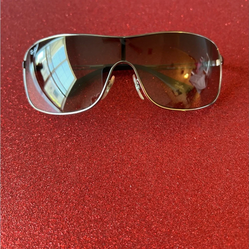 Ray-Ban Sunglasses 😎 - Picture 2 of 7